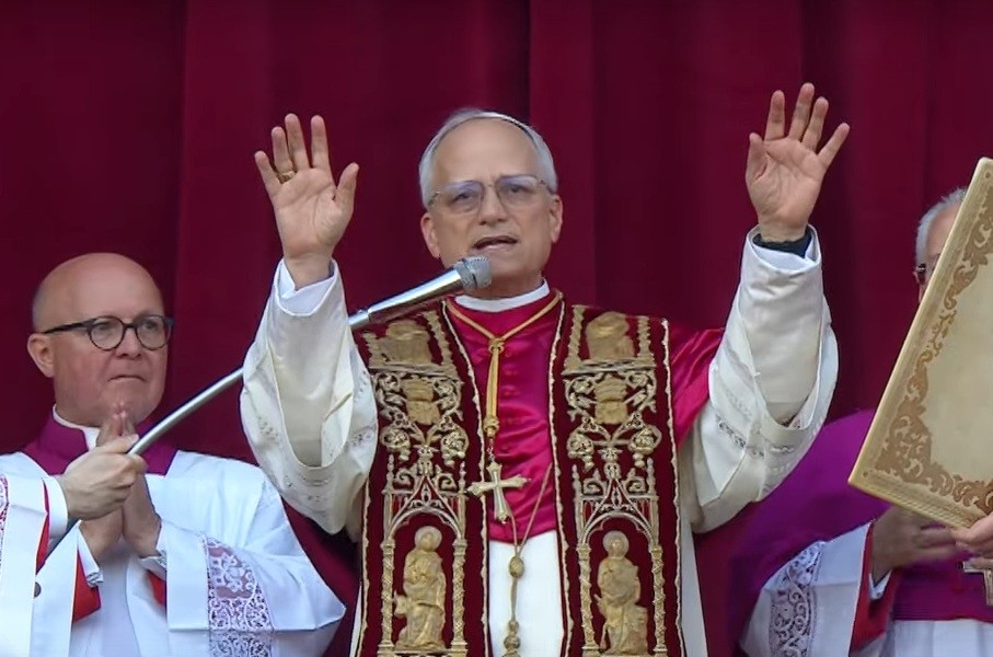 Лев XIV — официальный источник беспокойства Администрации Ада (Кадр с трансляции Vatican News)