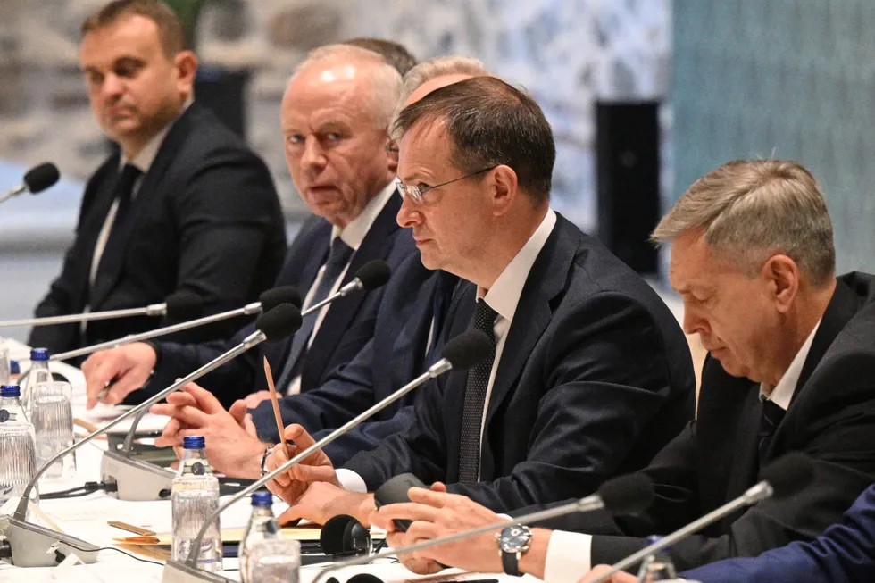 Члены российской делегации на переговорах в Стамбуле 16 мая 2025 года